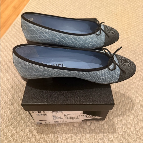 Chanel CC Logo Light Blue & Dark Gray Ballet Flats Captoe Shoes NWT in Box 37.5 - Picture 5 of 14